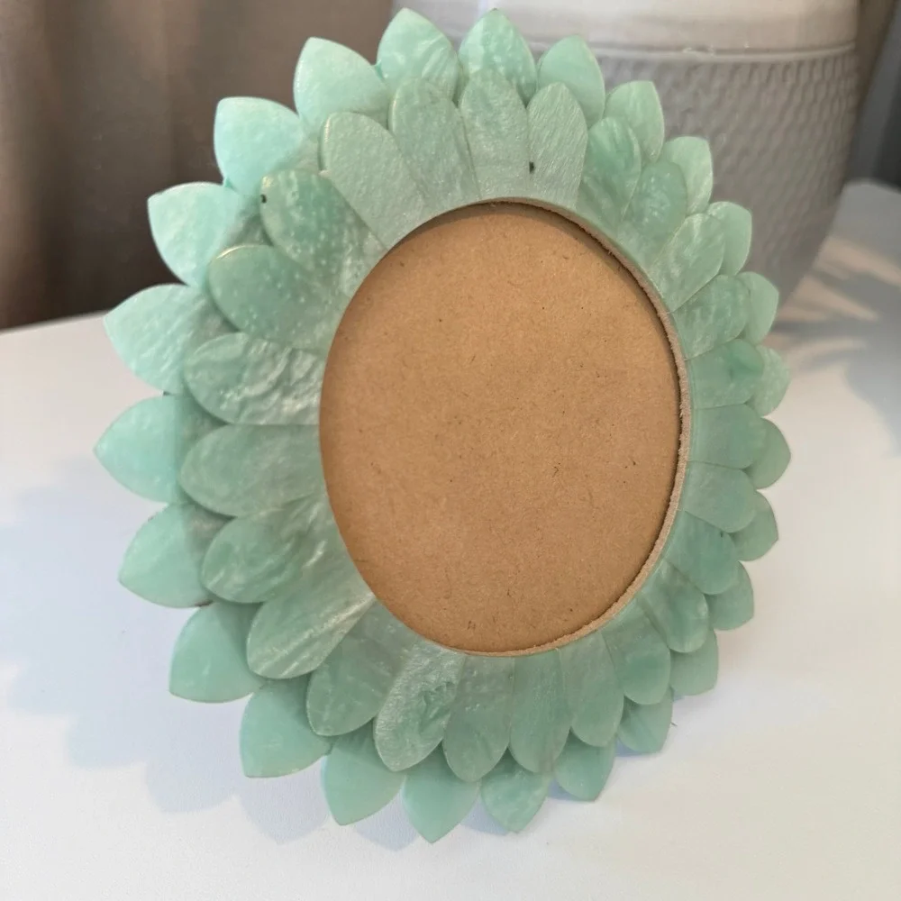 Shakti Exports Mint Green Pearlescent Petal Round Picture Frame Flower Design